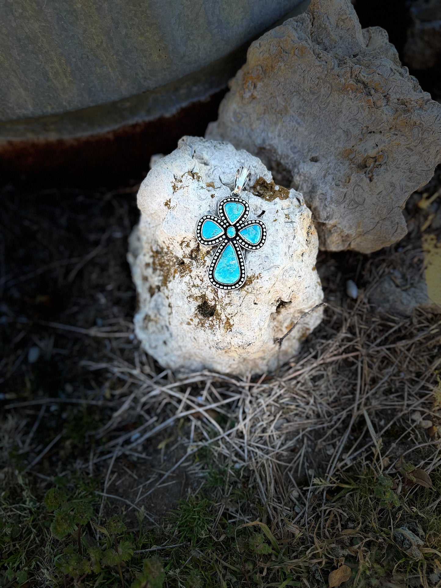 Guitar Pick turquoise cross
