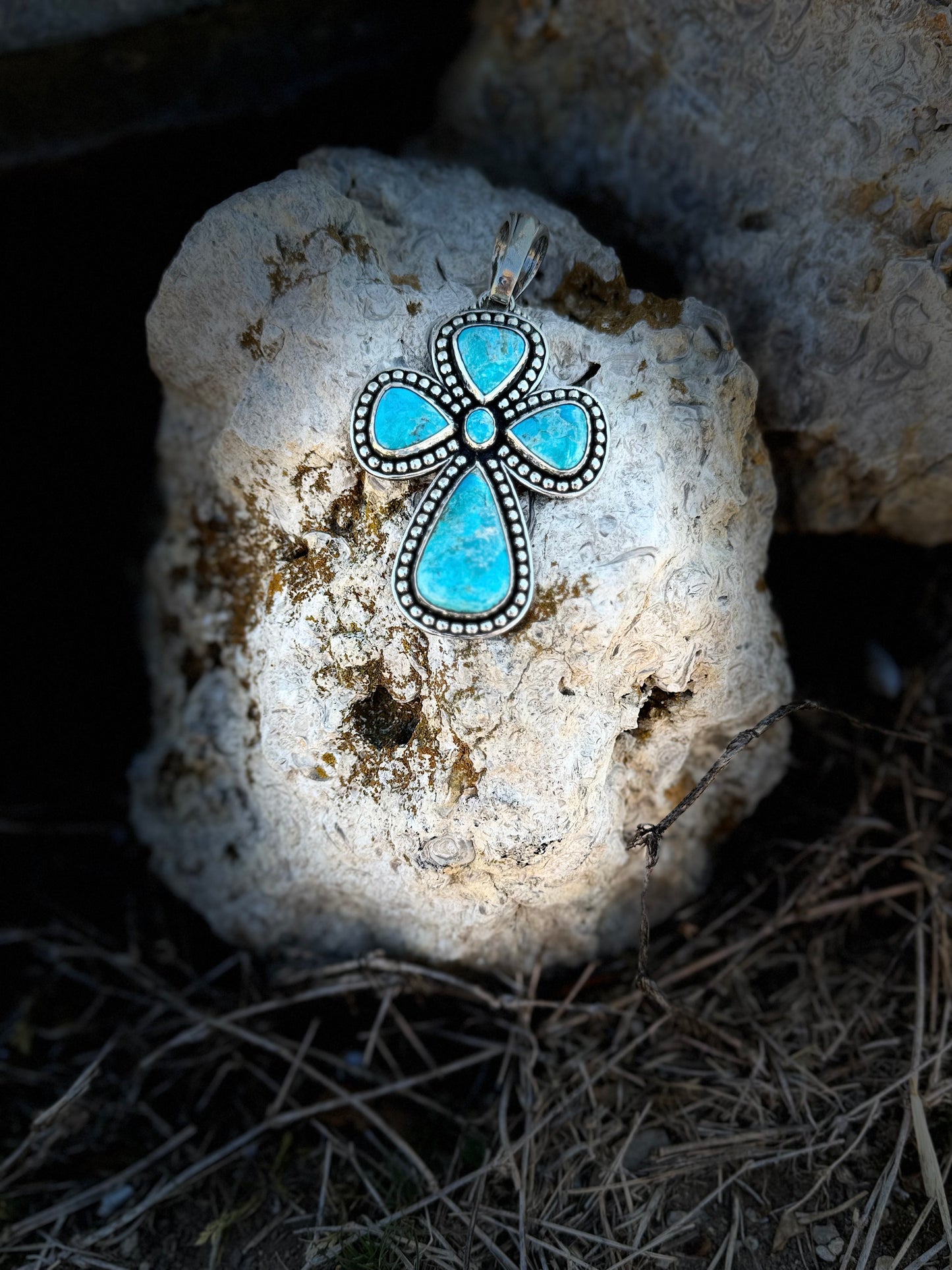 Guitar Pick turquoise cross