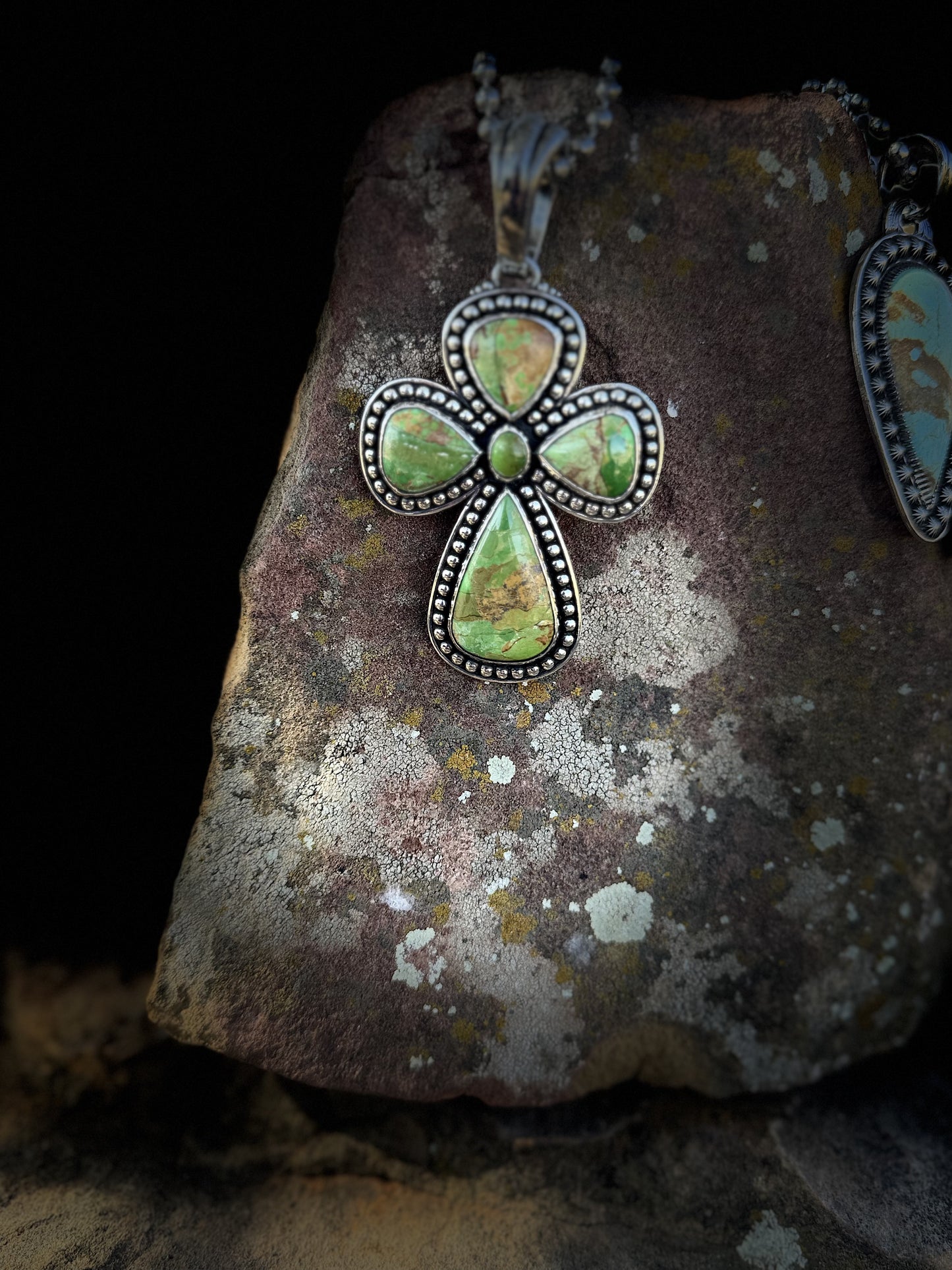 Guitar Pick turquoise cross