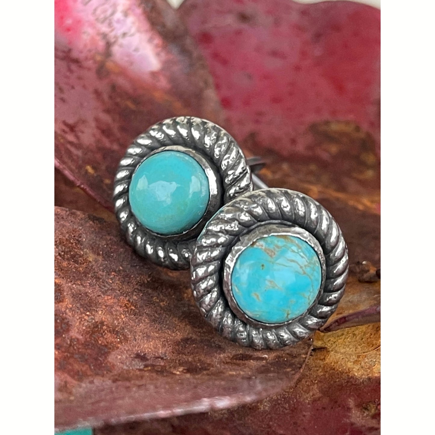 Custom Sterling silver round cufflink with an 8mm genuine Kingman Turquoise Stone finished with a roped border.