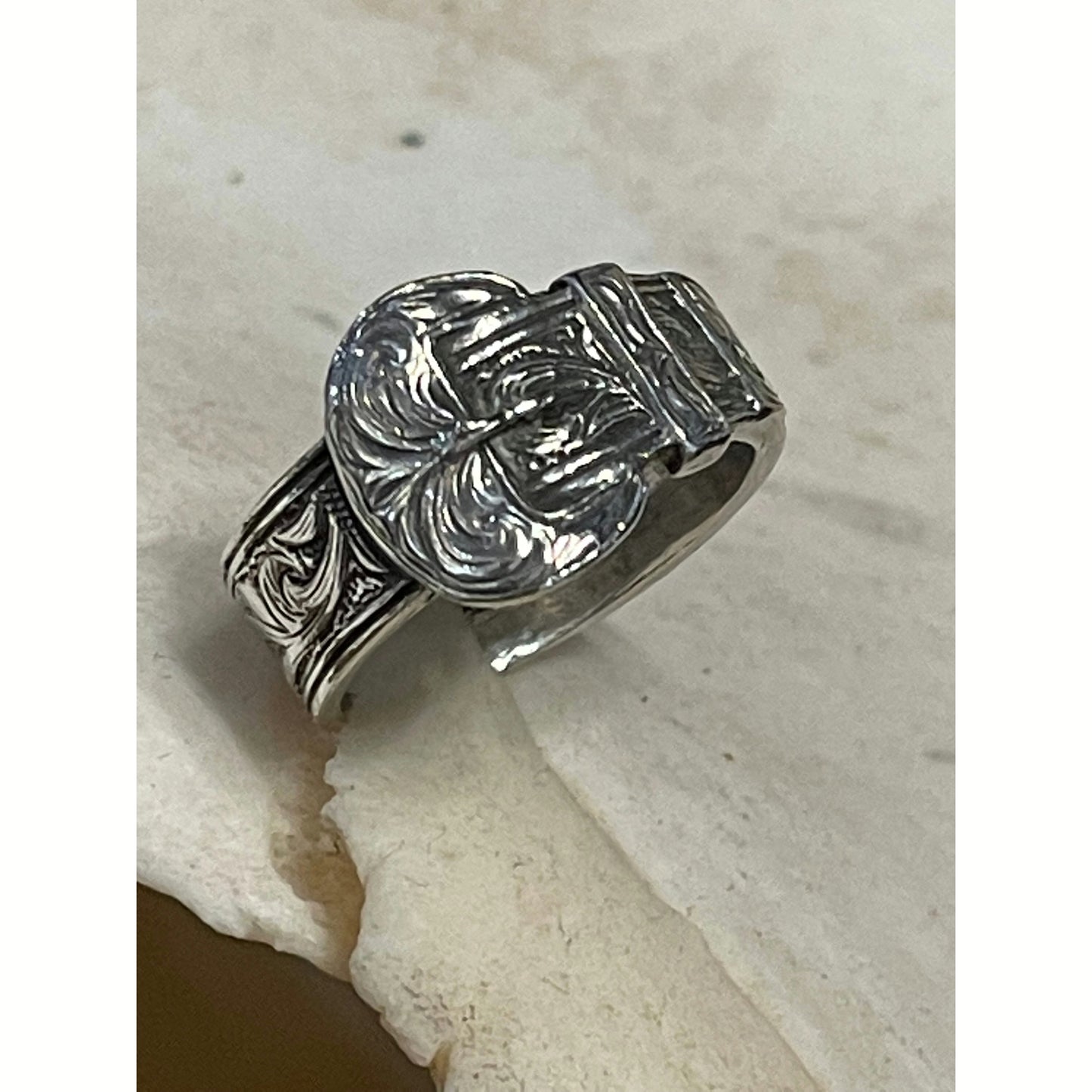 Buckle Ring Retro